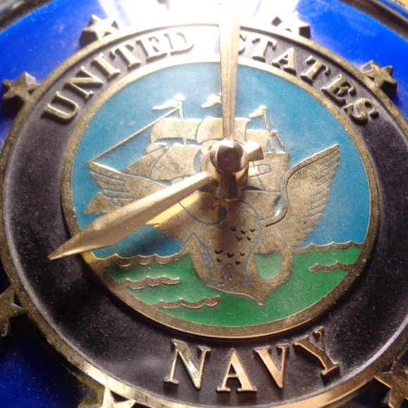 Vintage U.S. Navy Quartz Wall Clock, Solid Wood, Runs Well - Picture 4 of 6